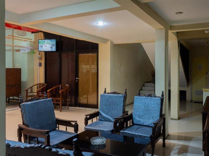 Audah Guesthouse Syariah Redpartner Jacarta Exterior foto